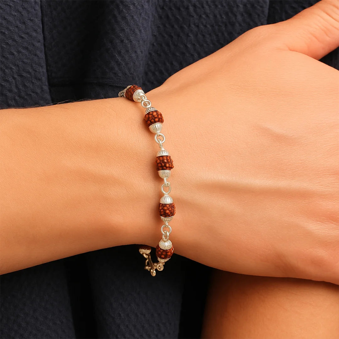 Elegant Single Rakhi for Boys & Girls – Celebrate Sibling Bond in Style